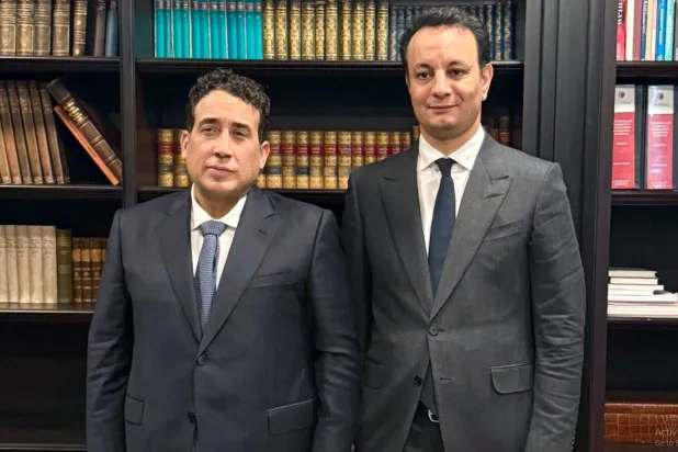 المنفي وبلقاسم حفتر في أول لقاء بينهما 26 مارس (مكتب المنفي)