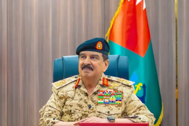 King Hamad bin Isa Al Khalifa during his meeting with officers of the Bahrain Defense Force on Friday (BNA)