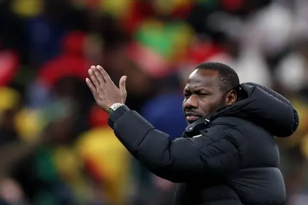 بابي بونا ثياو مدرب منتخب السنغال (رويترز)