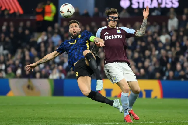 عقوبات على ليل الفرنسي بعد مواجهة أستون فيلا الإنجليزي (رويترز)