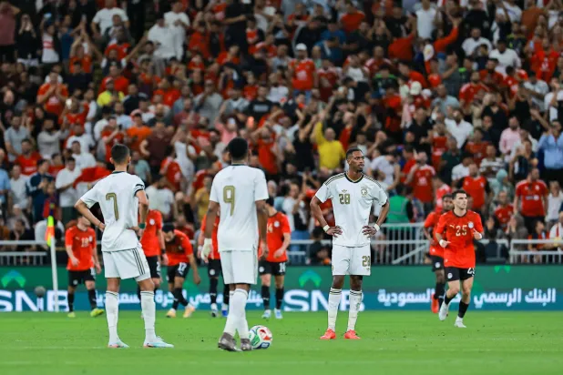 انتقادات لاذعة لأداء المنتخب السعودي في المباراة (تصوير: محمد المانع)