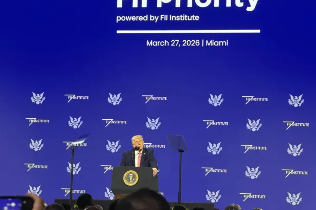 ABD Başkanı Donald Trump, Miami'de düzenlenen Gelecek Yatırım Girişimi konferansına katılımı sırasında (Şarku'l Avsat)
