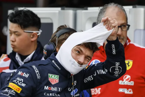 الهولندي ماكس فيرستابن يعاني في سوزوكا (إ.ب.أ)