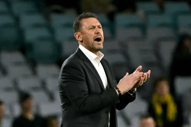 توني بوبوفيتش مدرب أستراليا (أ.ف.ب)