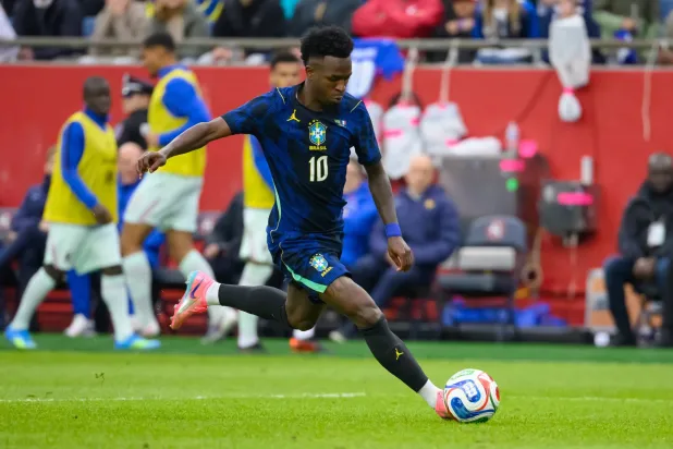 فينيسيوس جونيور نجم ريال مدريد (إ.ب.أ)