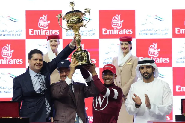 الشيخ حمدان بن محمد بن راشد ولي عهد دبي خلال تتويج «ماغنيتيود» باللقب (إ.ب.أ)