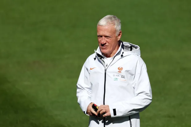 ديشان مدرب فرنسا (أ.ف.ب)