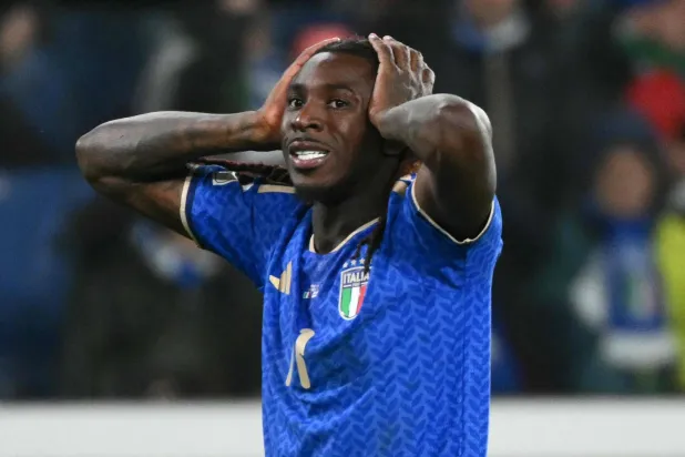 الإيطالي مويس كين متفاعلا مع مجريات المباراة الأخيرة أمام آيرلندا (أ.ف.ب)