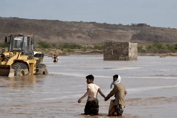 السيول جرفت الأراضي الزراعية والطرقات والماشية (إعلام حكومي)