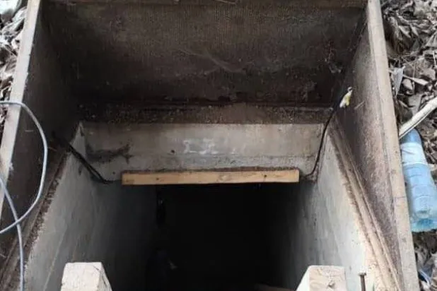 صورة لنفق اكتشفته السلطات السورية يُستخدم للتهريب مع لبنان (سانا)