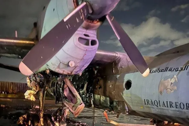 الطائرة التي تعرضت للتدمير في قاعدة الشهيد محمد علاء الجوية (وزارة الدفاع العراقية)