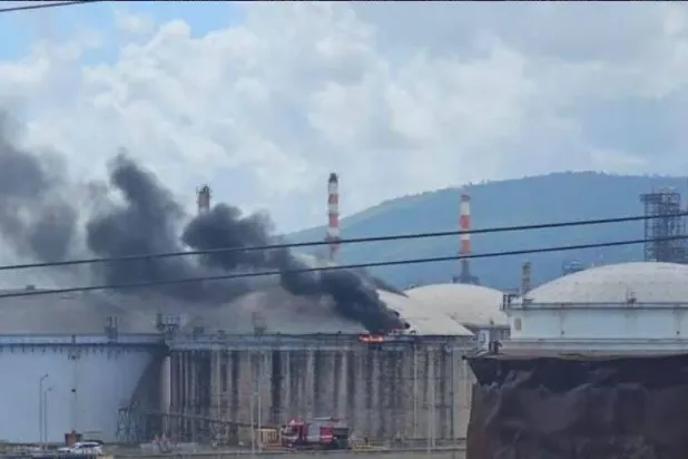 صورة نشرتها وسائل إعلام إسرائيلية للحريق في مصفاة حيفا 