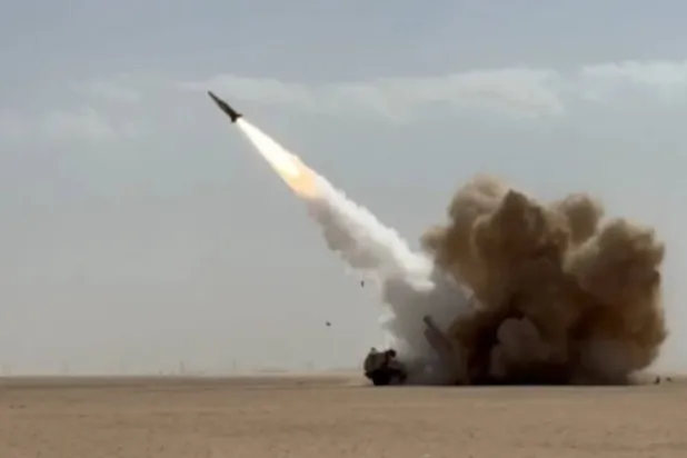 صورة مقتبسة من مقطع فيديو نشرته القيادة المركزية الأميركية للصاروخ