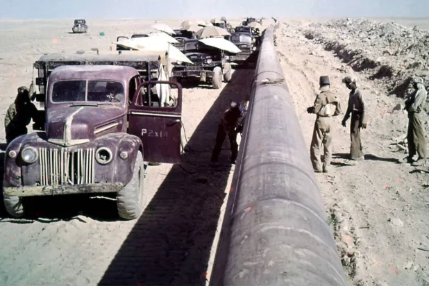 صورة قديمة لامتداد خط أنابيب التابلاين (أرامكو)