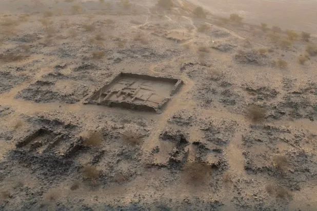 يُمثّل موقع العصداء في محافظة المخواة نموذجاً معمارياً وحضارياً لمراكز التعدين ومحطات طريق الحج اليمني القديم (هيئة التراث)