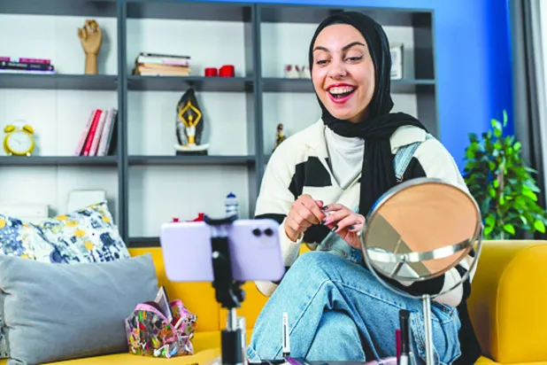 أكثر المواضيع الرائجة على السوشيال ميديا السفر والتجميل واللياقة البدنية  (أدوبي)