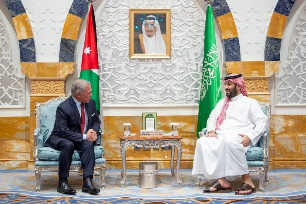ولي العهد السعودي الأمير محمد بن سلمان لدى لقائه العاهل الأردني الملك عبد الله الثاني بن الحسين في جدة الاثنين (واس)