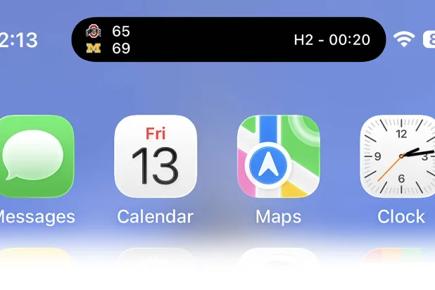  زر "تثبيت النتيجة المباشر" في الجزيرة الديناميكية لتطبيق غوغل على هاتف "آيفون 17 برو ماكس"
