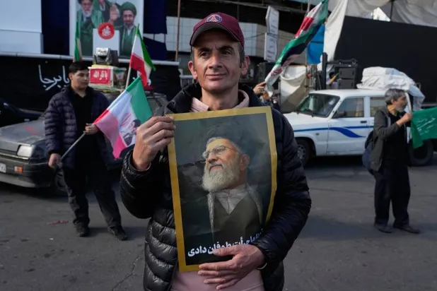  A man holds a picture of the late Iranian Supreme Leader Ali Khamenei during a campaign in support of the government at the Enqelab-e-Eslami square in downtown Tehran, Iran, Monday, March 30, 2026. (AP) 