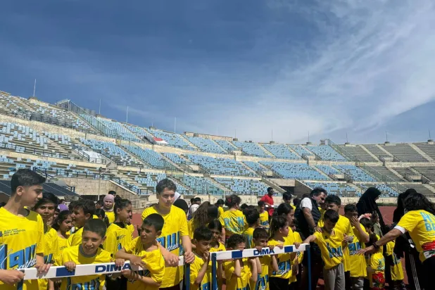 على أطراف الملعب... تقف لحظات لا تُقاس بطولها (الشرق الأوسط)