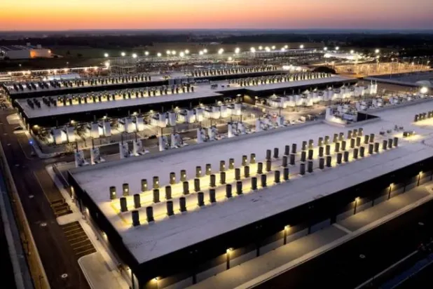 مركز بيانات الذكاء الاصطناعي لشركة «أمازون ويب سيرفيسز» في نيو كارلايل بالولايات المتحدة (رويترز)