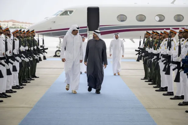 رئيس الإمارات وأمير قطر يبحثان الاعتداءات الإيرانية على دول المنطقة