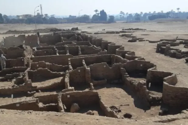 جانب من المدينة الذهبية التي تم اكتشافها في الأقصر سابقاً (وزارة السياحة والآثار)