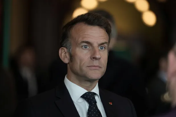 الرئيس الفرنسي إيمانويل ماكرون خلال فعالية بشرق باريس 27 مارس 2026 (رويترز)