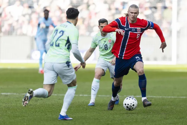 إرلينغ هالاند شارك في تعادل النرويج مع سويسرا ودياً (إ.ب.أ) 