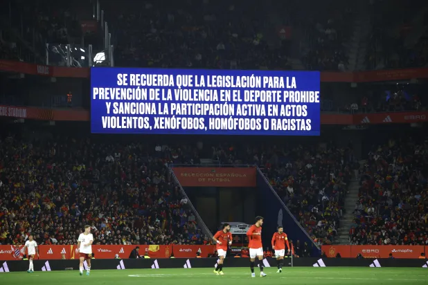 الاتحاد الإسباني يدين هتافات جماهيره ضد المسلمين خلال مواجهة مصر