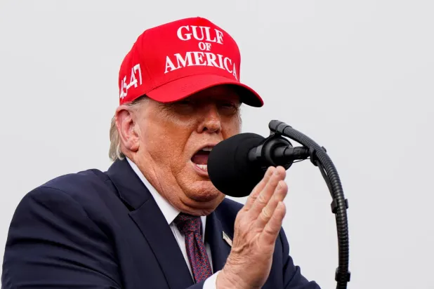 ABD Başkanı Donald Trump, 27 Şubat 2026’da Teksas, Corpus Christi Limanı’nda düzenlenen bir etkinlikte konuşma yaparken. (Reuters)