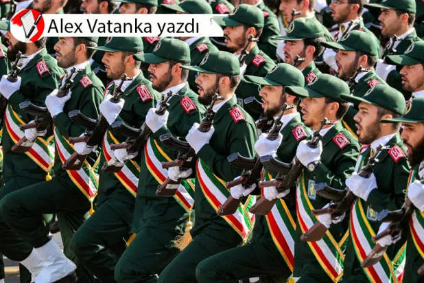  İran Devrim Muhafızları, İran-Irak Savaşı'nın yıldönümünü anma amacıyla düzenlenen yıllık askeri geçit töreninde, Tahran, 22 Eylül 2018 (AFP)