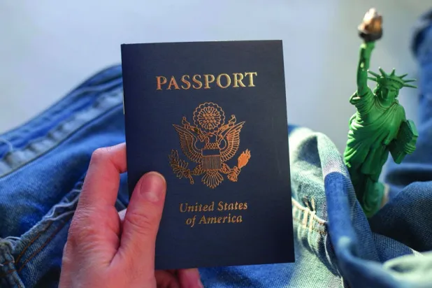  «إيستا» تلزم الزائر بالإفصاح عن حساباته على التواصل الاجتماعي (شاترستوك)