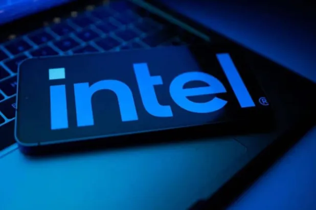 Intel, yapay zeka yarışında rakiplerini yakalamaya çalışıyor (Reuters)