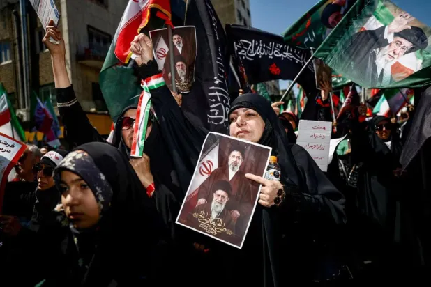 ABD-İsrail saldırılarında İran'ın dini lideri Ali Hamaney'in öldürülüşünün 40. günü münasebetiyle anma yürüyüşü düzenlendi (Reuters)