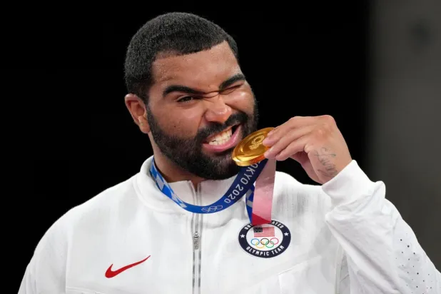 Gable Steveson, Tokyo 2020 Olimpiyatları'nda altın madalyasıyla (AP)