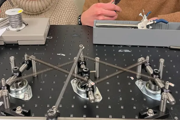 Bu mekanik bilgisayar, gücünü elektrik yerine fiziksel kuvvetten alıyor (St. Olaf College)