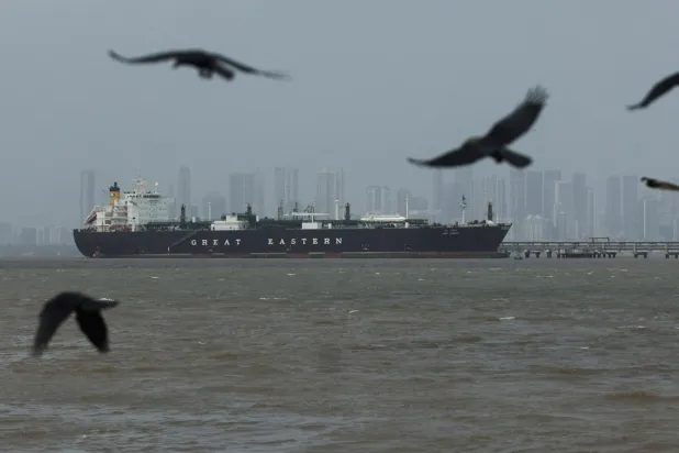 Hürmüz Boğazı'yla ilgili anlaşmazlığın çözülememesi, küresel piyasaları belirsizliğe sürüklüyor (Reuters)