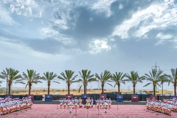 تنوّع وإبداع تحتضنه ساحة العروض التقليدية في المهرجان (وزارة الثقافة)