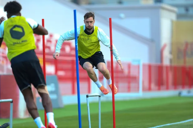 يدخل فريق ضمك المرحلة الحاسمة من دوري روشن السعودي وهو يقف على حافة الخطر (نادي ضمك)