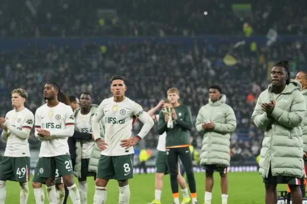 Chelsea players react disappointed after the English Premier League soccer match between Everton and Chelsea in Liverpool, England, Saturday, March 21, 2026. (AP Photo/Jon Super)

