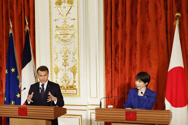 اليابان وفرنسا تتفقان على زيادة التنسيق بشأن مضيق هرمز وحرب إيران