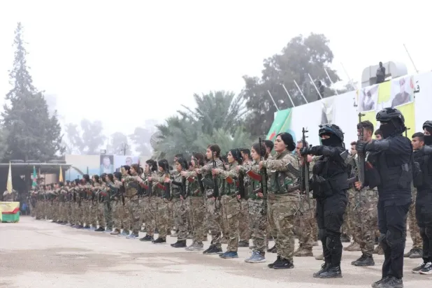 Suriye'nin kuzeydoğusunda düzenlenen tatbikat sırasında Kürt ağırlıklı YPJ üyeleri (Arşiv – X)Suriye'nin kuzeydoğusunda düzenlenen tatbikat sırasında Kürt ağırlıklı YPJ üyeleri (Arşiv – X)