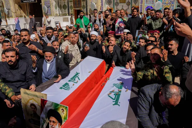 خلال جنازة مقاتل من قوات «الحشد الشعبي» في النجف - 1 أبريل 2026 (أ.ب)