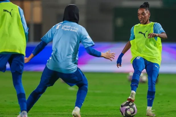 الهلال يستضيف القادسية على ملعبه ذهاباً (الشرق الأوسط)