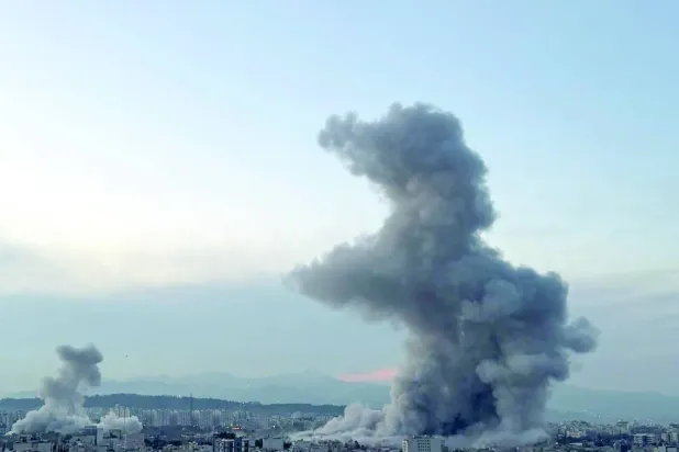 Tahran'ın kuzeydoğusundaki Pasdaran bölgesinde bulunan İran Savunma Bakanlığı'na ait bir karargaha dün baskın düzenlendi (sosyal medya)