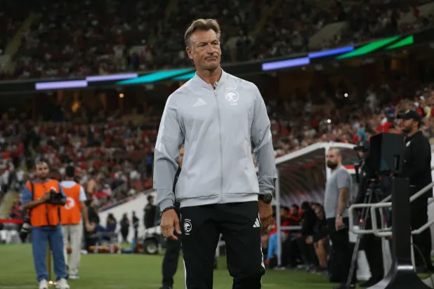 رينارد قد يرحل من الأخضر بقرار شخصي رغم تمسك اتحاد الكرة ببقاءه (تصوير: علي خمج)