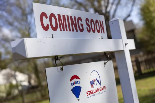 منزل معروض للبيع في فرجينيا في ظل تنامي الخوف من ارتفاع التضخم (إ.ب.أ)