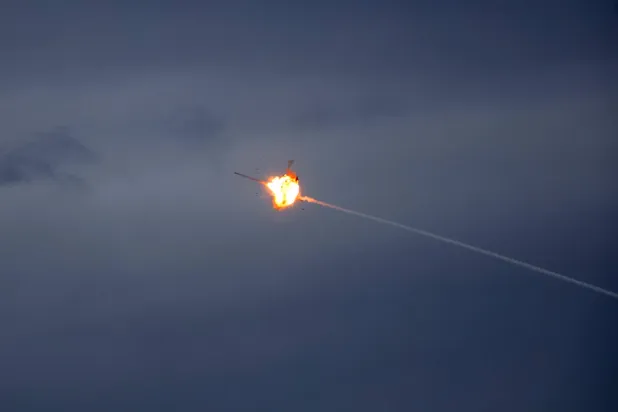 أنظمة الدفاع الجوي الإسرائيلية تعترض مقذوفاً فوق شمال إسرائيل (إ.ب.أ)