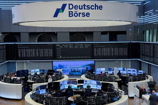 رسم بياني لمؤشر الأسهم الألماني «داكس» في بورصة فرانكفورت (رويترز)